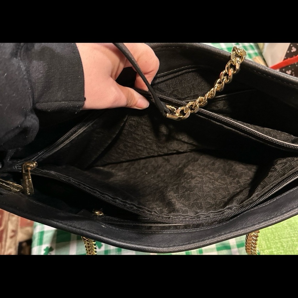 Michael Kors shoulder bag. - Picture 6 of 6